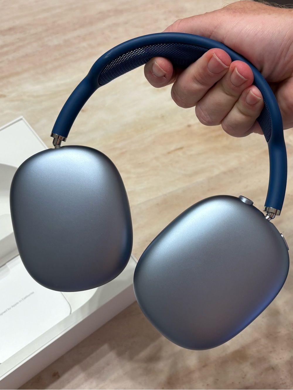 AirPod Max Headphones 1st Gen. Sky Blue - Picture 7 of 12